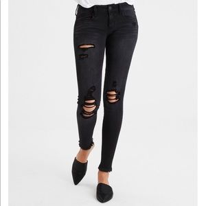 American eagle size 6 distressed black denim